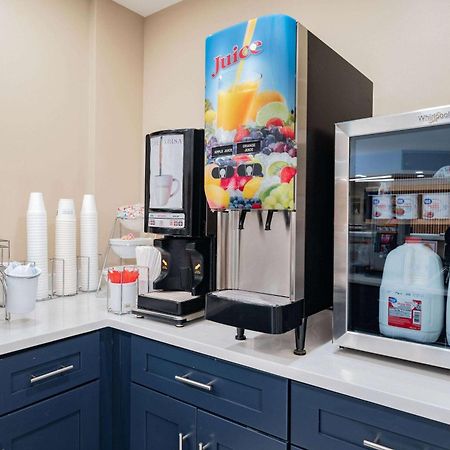 Super 8 By Wyndham Joliet Hotel Bagian luar foto