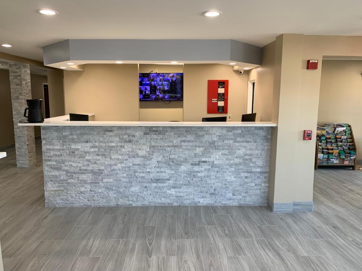 Super 8 By Wyndham Joliet Hotel Bagian luar foto
