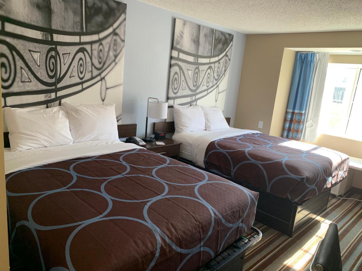 Super 8 By Wyndham Joliet Hotel Bagian luar foto