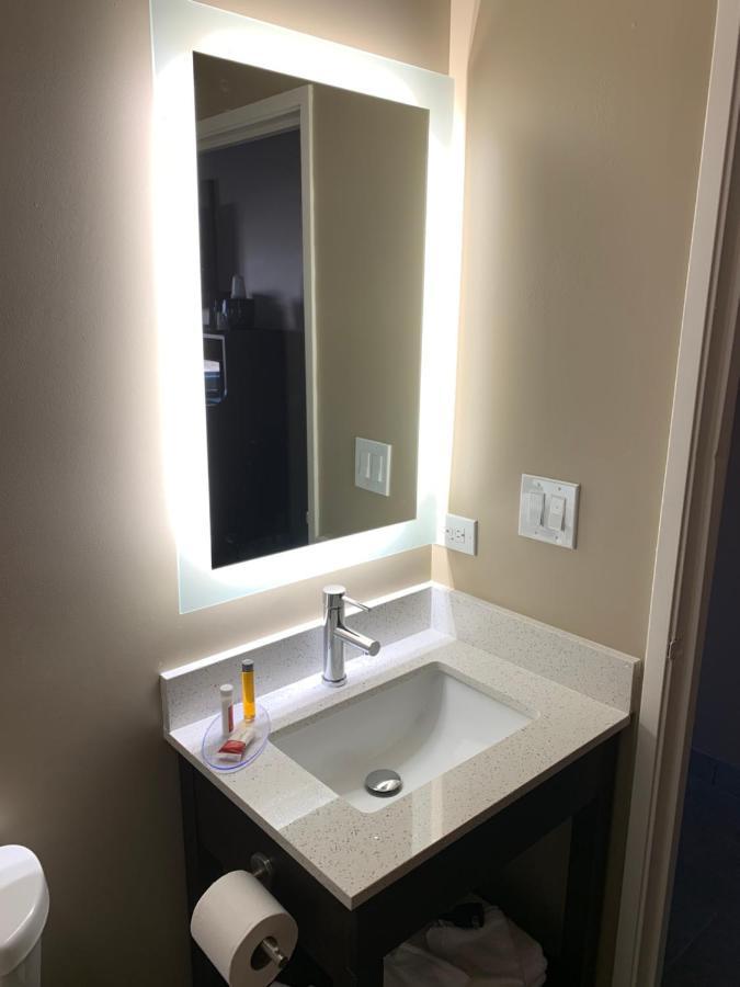 Super 8 By Wyndham Joliet Hotel Bagian luar foto