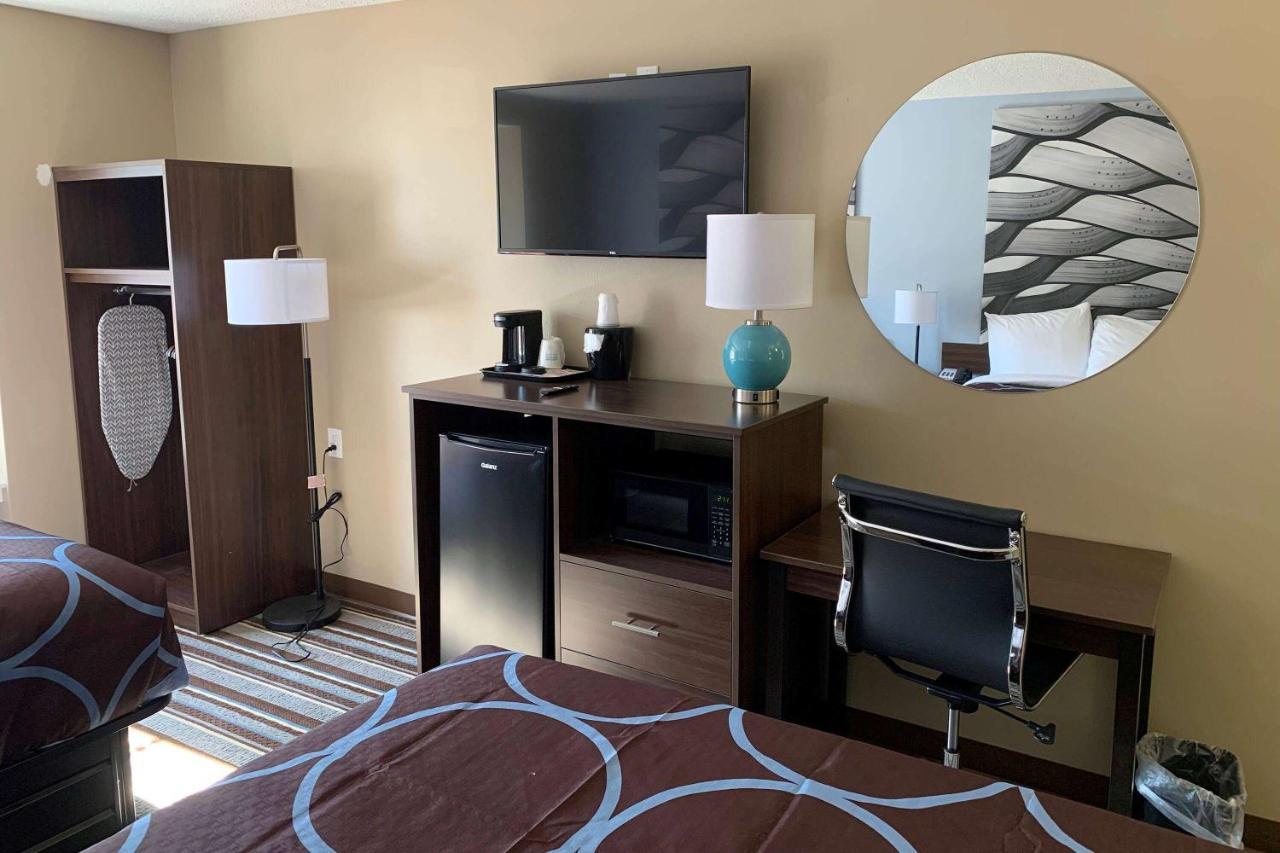Super 8 By Wyndham Joliet Hotel Bagian luar foto