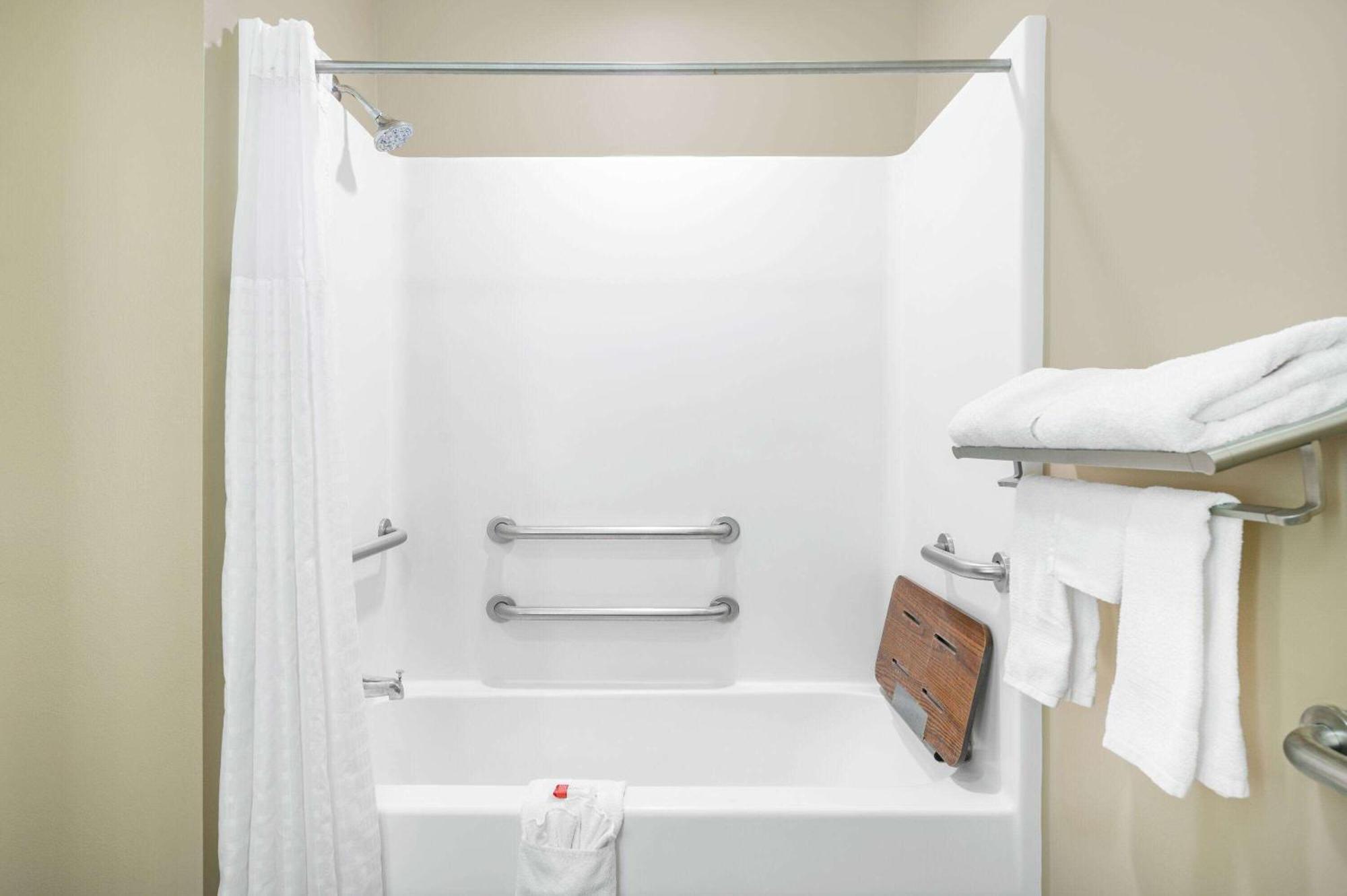 Super 8 By Wyndham Joliet Hotel Bagian luar foto