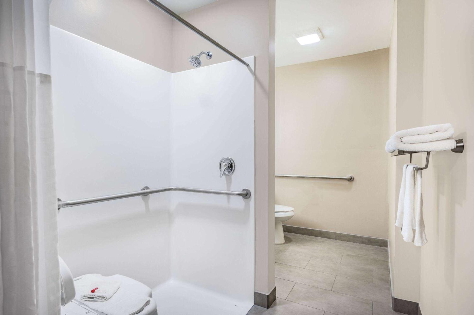 Super 8 By Wyndham Joliet Hotel Bagian luar foto