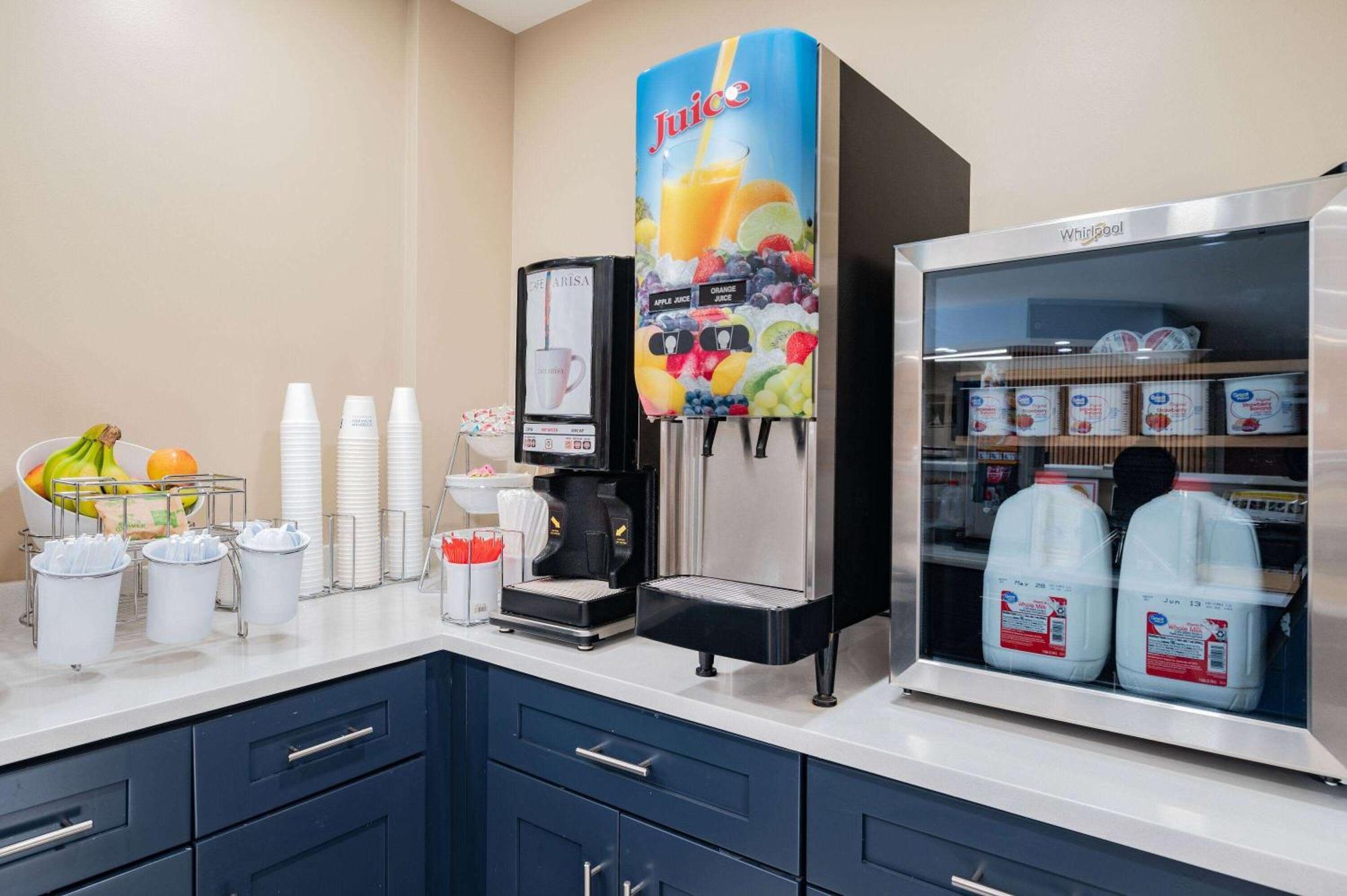 Super 8 By Wyndham Joliet Hotel Bagian luar foto