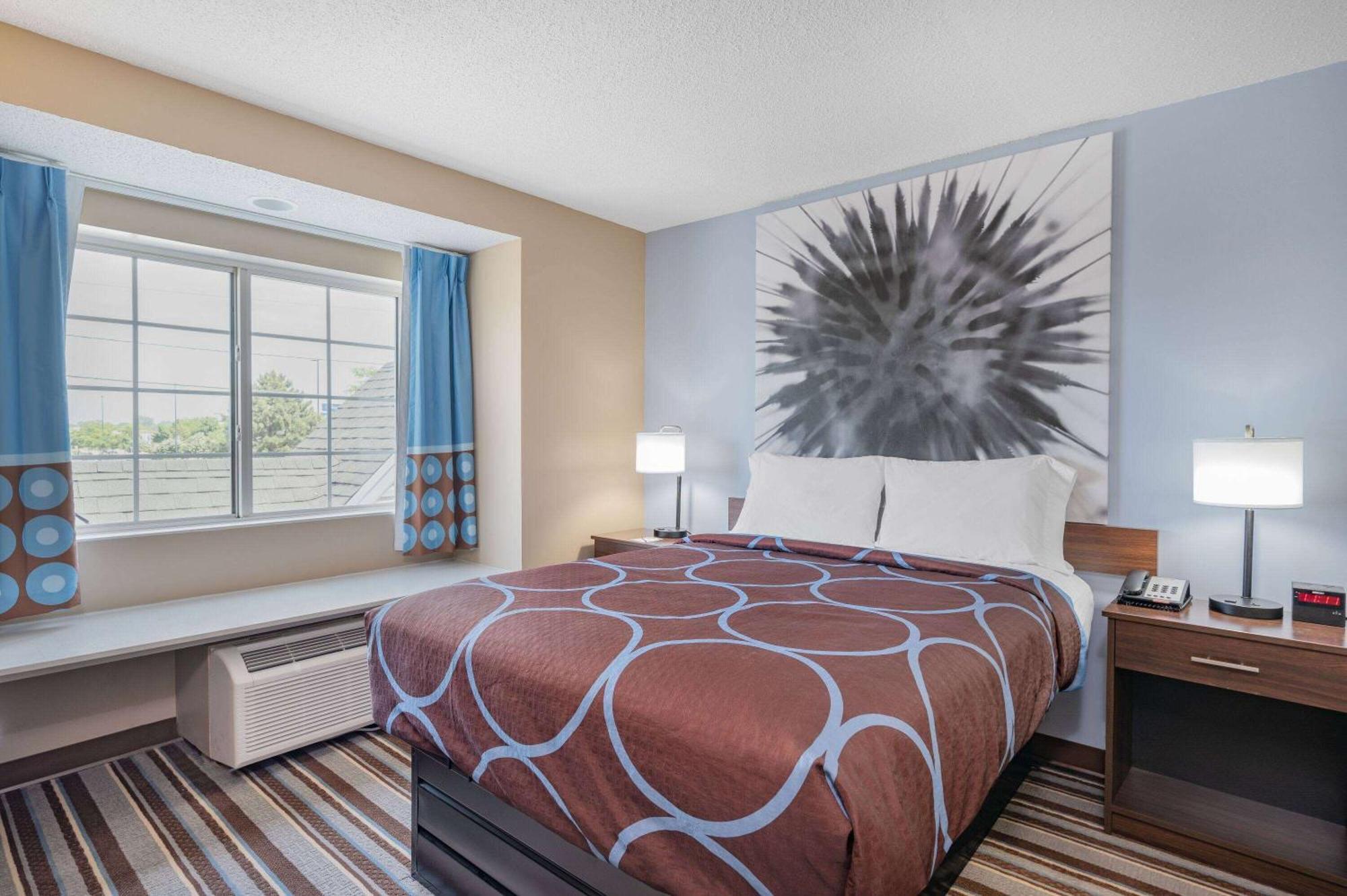 Super 8 By Wyndham Joliet Hotel Bagian luar foto
