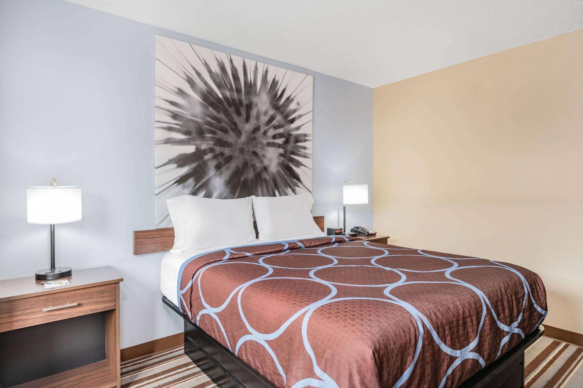 Super 8 By Wyndham Joliet Hotel Bagian luar foto