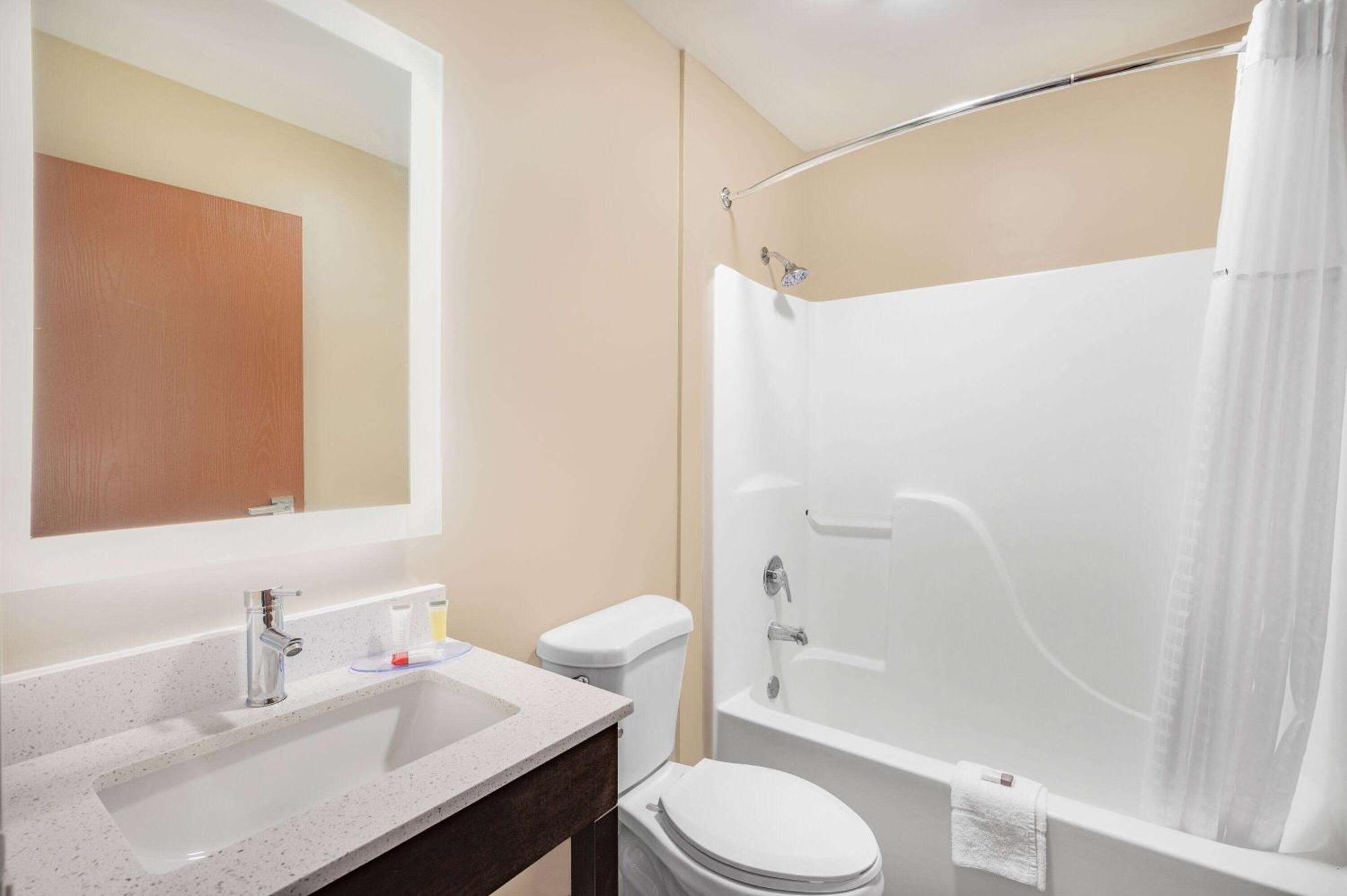 Super 8 By Wyndham Joliet Hotel Bagian luar foto