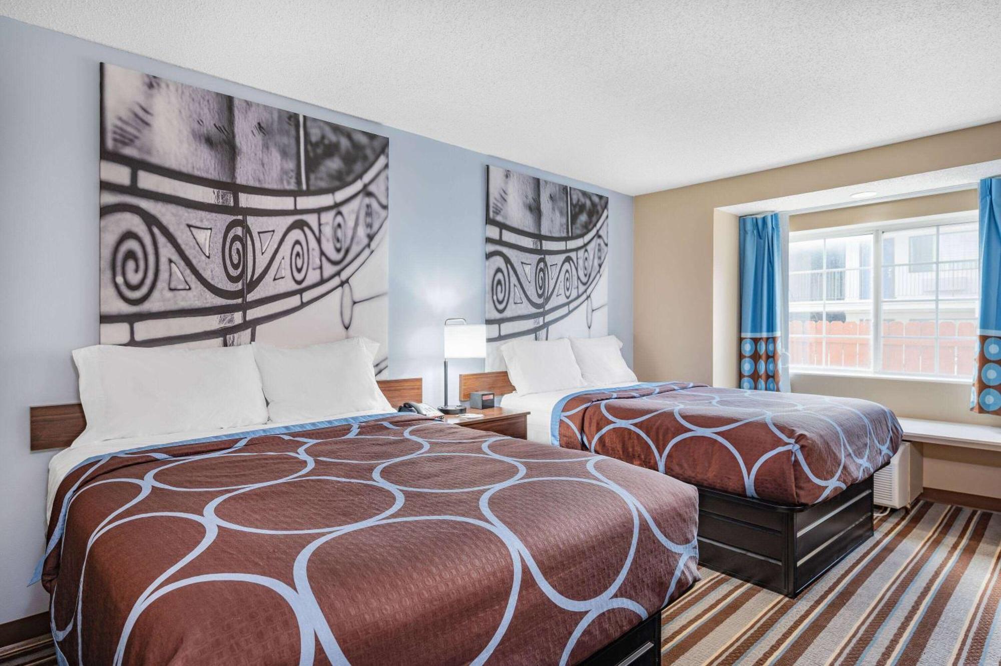 Super 8 By Wyndham Joliet Hotel Bagian luar foto