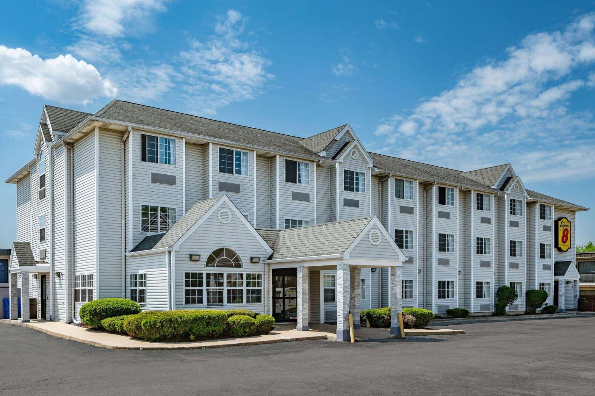 Super 8 By Wyndham Joliet Hotel Bagian luar foto