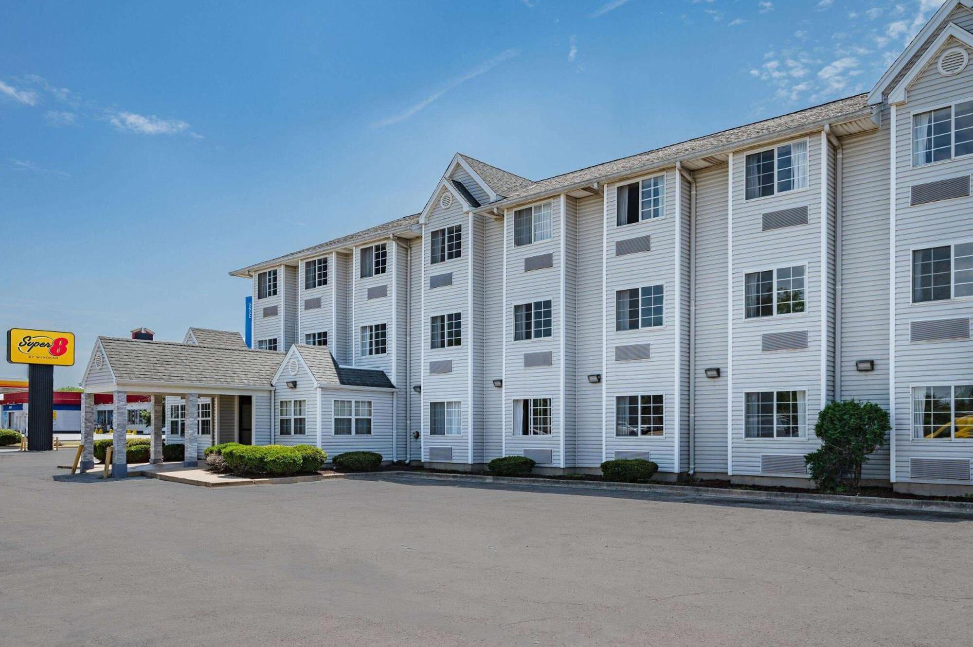 Super 8 By Wyndham Joliet Hotel Bagian luar foto
